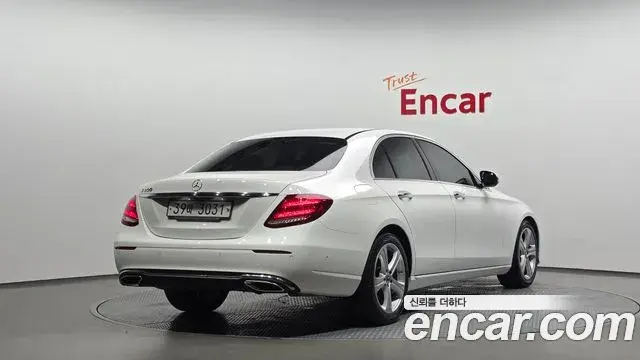Mercedes-Benz E-Class 2018 — Фото 2/20