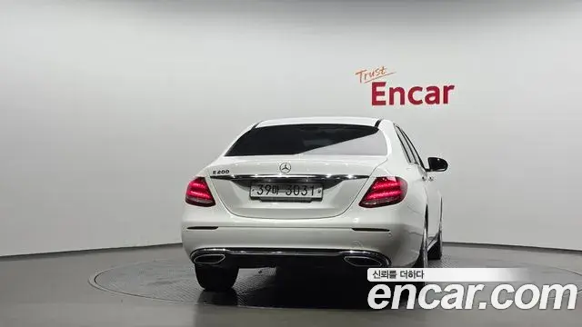 Mercedes-Benz E-Class 2018 — Фото 4/20