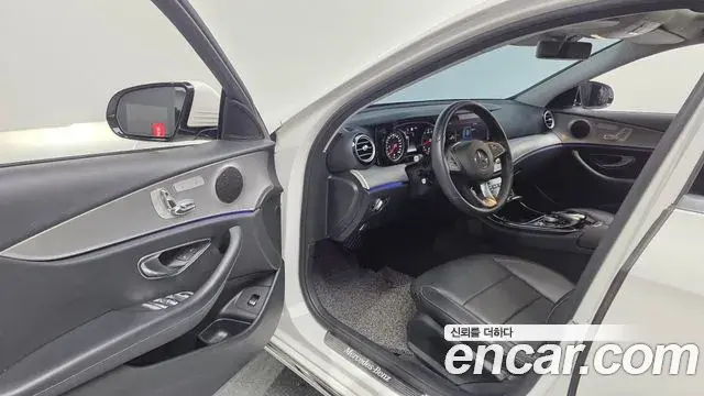 Mercedes-Benz E-Class 2018 — Фото 10/20