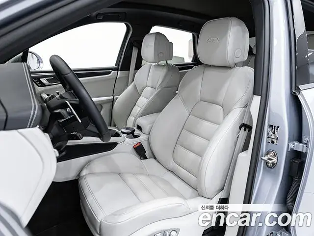 Porsche Macan 2023 — Фото 10/20