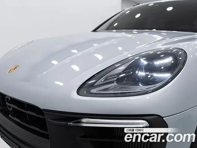 Porsche Macan 2023 — Фото 11/20