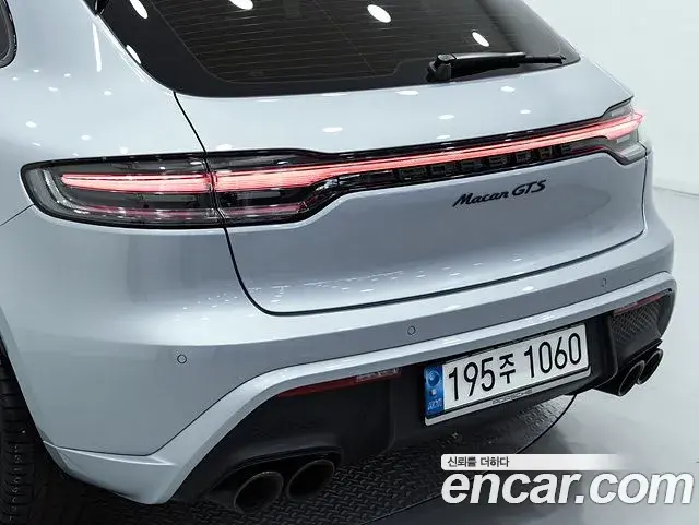 Porsche Macan 2023 — Фото 12/20