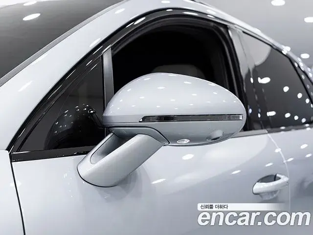 Porsche Macan 2023 — Фото 13/20