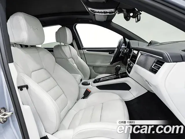 Porsche Macan 2023 — Фото 15/20