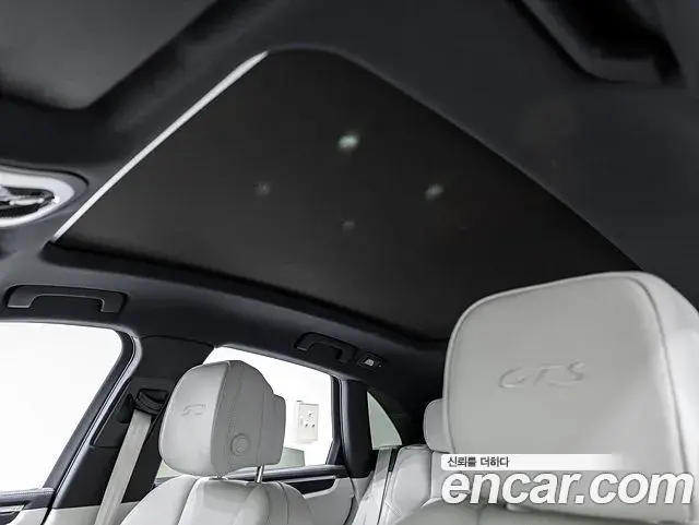 Porsche Macan 2023 — Фото 17/20