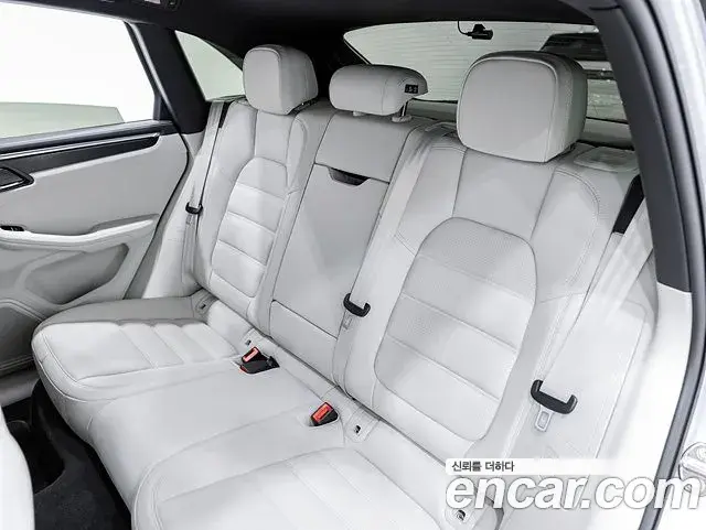 Porsche Macan 2023 — Фото 19/20