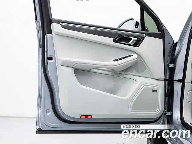 Porsche Macan 2023 — Фото 20/20