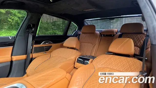 BMW 7 Series 2020 — Фото 12/20