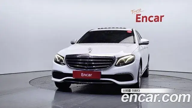 Mercedes-Benz E-Class 2020 — Фото 3/20