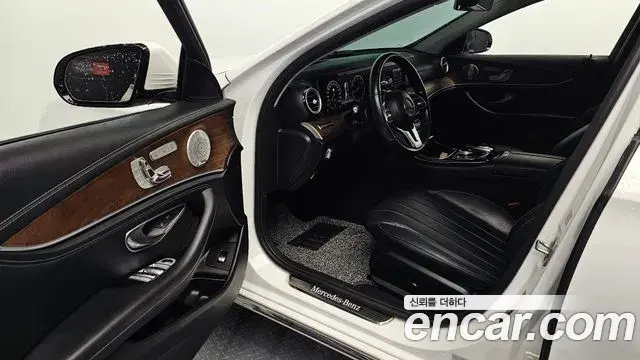 Mercedes-Benz E-Class 2020 — Фото 10/20