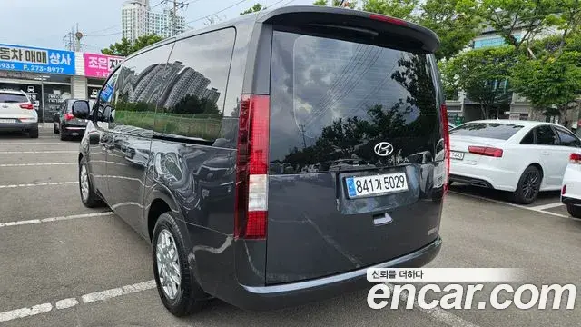 Hyundai Staria 2022 — Фото 10/20