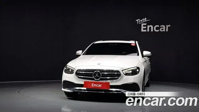 Mercedes-Benz E-Class 2022 — Фото 3/20