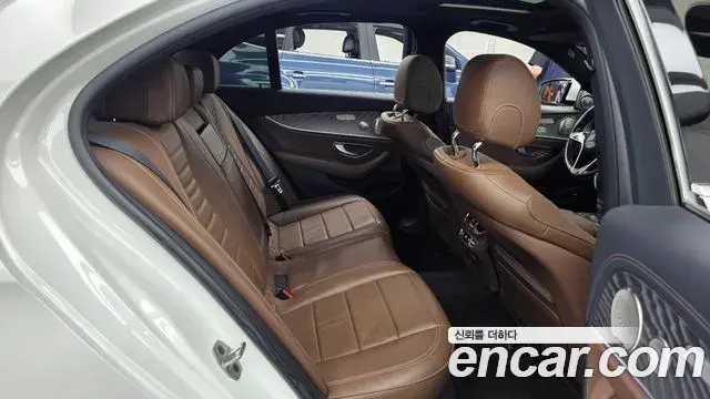 Mercedes-Benz E-Class 2022 — Фото 12/20