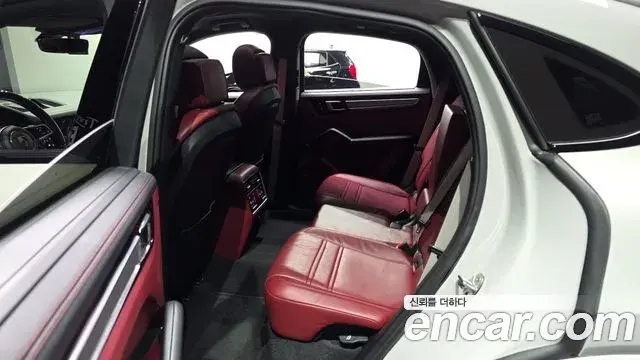 Porsche Cayenne 2022 — Фото 12/20