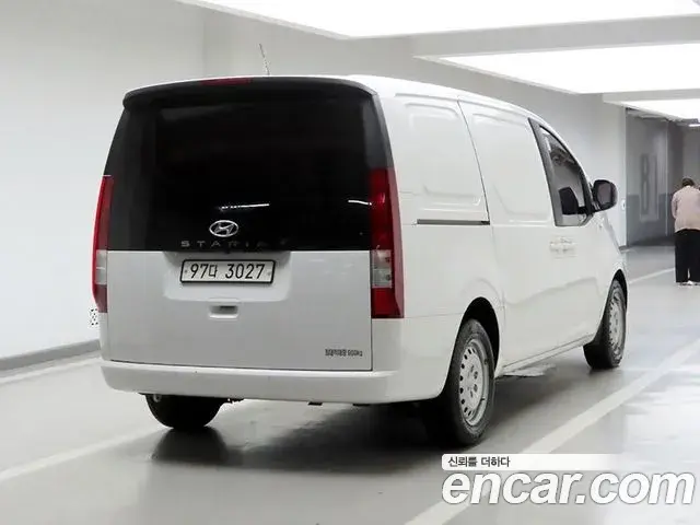 Hyundai Staria 2021 — ფოტო 3/18
