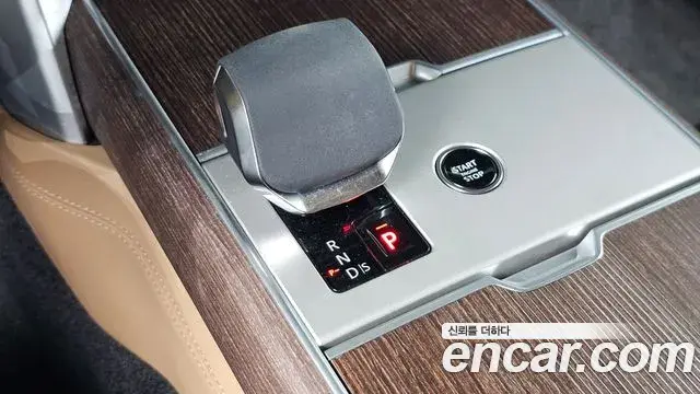 Land Rover Range Rover 2024 — Photo 24/47