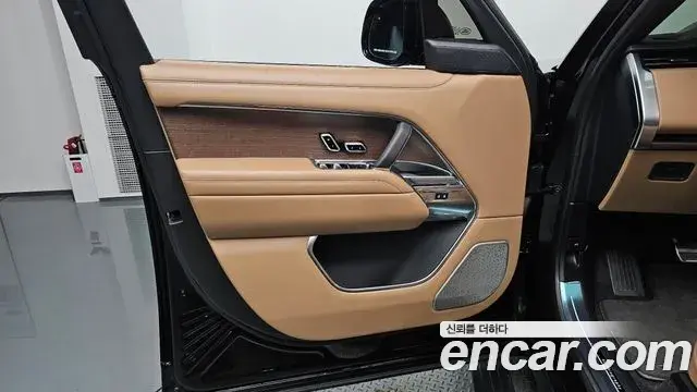 Land Rover Range Rover 2024 — Photo 25/47