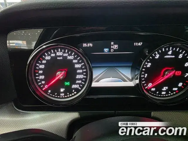 Mercedes-Benz E-Class 2019 — Фото 8/19