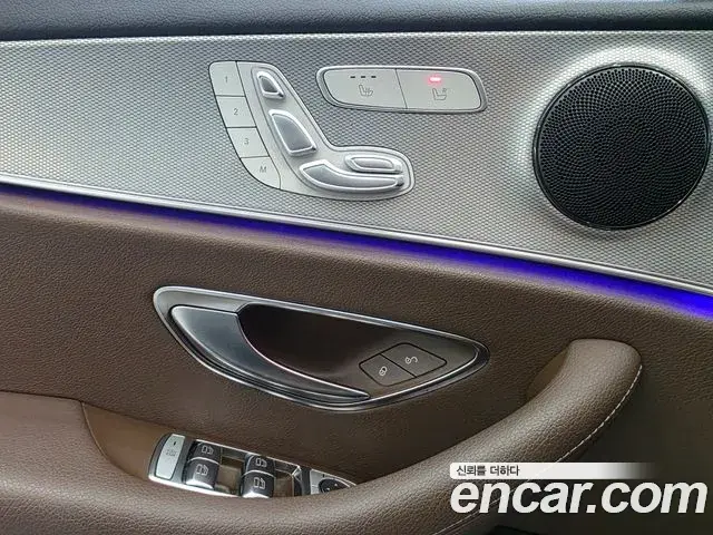 Mercedes-Benz E-Class 2019 — Фото 18/19