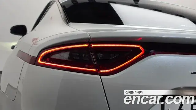 Kia Stinger 2019 — Photo 31/33
