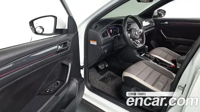 Volkswagen T-Roc 2021 — Фото 10/20