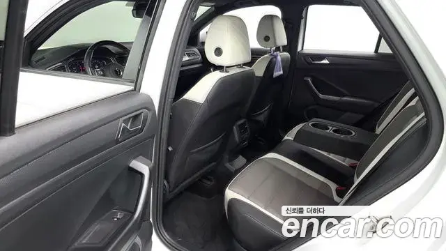Volkswagen T-Roc 2021 — Фото 11/20