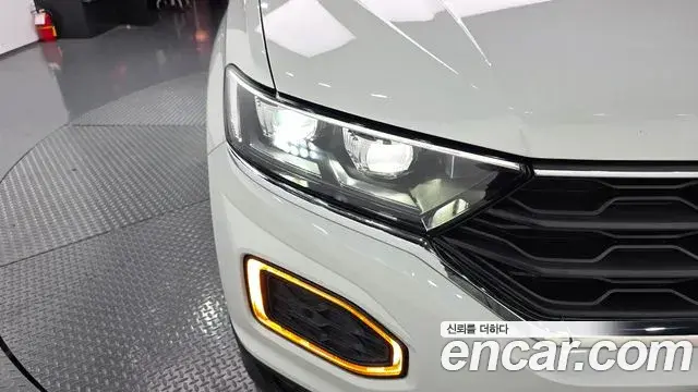 Volkswagen T-Roc 2021 — Photo 24/40