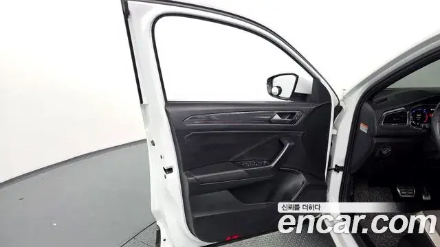 Volkswagen T-Roc 2021 — Photo 25/40