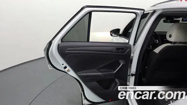 Volkswagen T-Roc 2021 — Photo 17/40