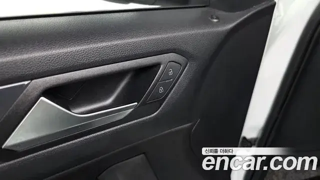 Volkswagen T-Roc 2021 — Photo 18/40