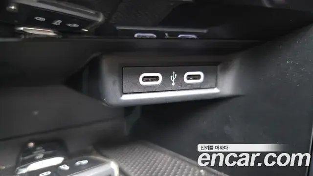 Volkswagen T-Roc 2021 — Photo 3/40