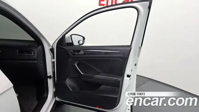 Volkswagen T-Roc 2021 — Photo 12/40