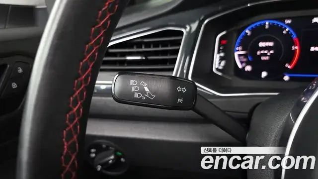 Volkswagen T-Roc 2021 — Photo 36/40