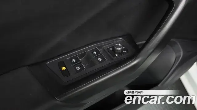 Volkswagen T-Roc 2021 — Photo 9/40