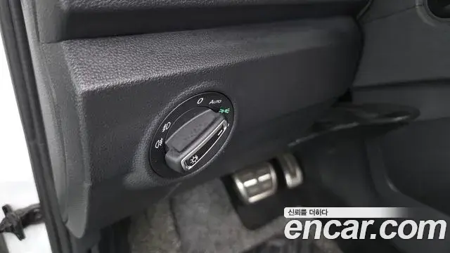 Volkswagen T-Roc 2021 — Photo 32/40