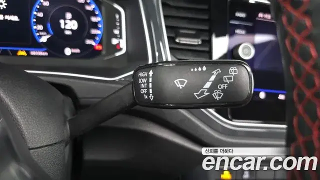 Volkswagen T-Roc 2021 — Photo 11/40