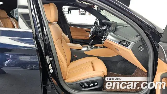 BMW 5 Series 2023 — Фото 11/20