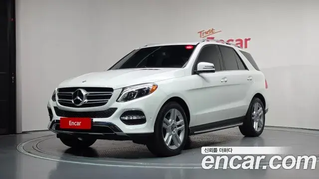 Mercedes-Benz GLE-Class 2018 — Photo 11/32