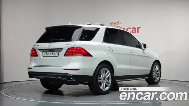 Mercedes-Benz GLE-Class 2018 — Photo 31/32