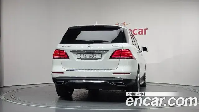 Mercedes-Benz GLE-Class 2018 — Photo 25/32