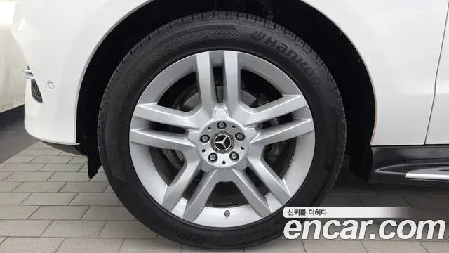 Mercedes-Benz GLE-Class 2018 — Photo 15/32