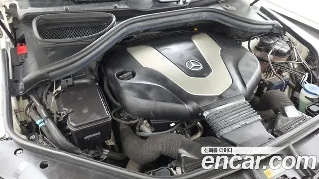 Mercedes-Benz GLE-Class 2018 — Photo 12/32