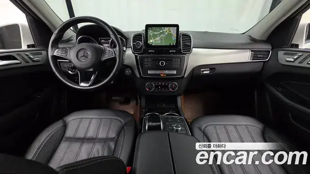 Mercedes-Benz GLE-Class 2018 — Photo 22/32