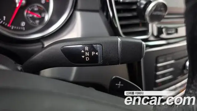 Mercedes-Benz GLE-Class 2018 — Photo 17/32
