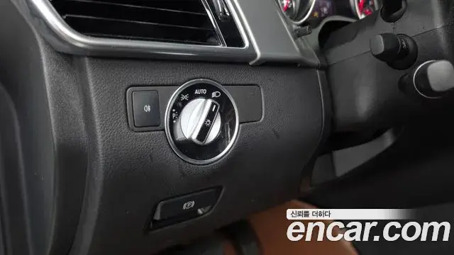 Mercedes-Benz GLE-Class 2018 — Photo 2/32