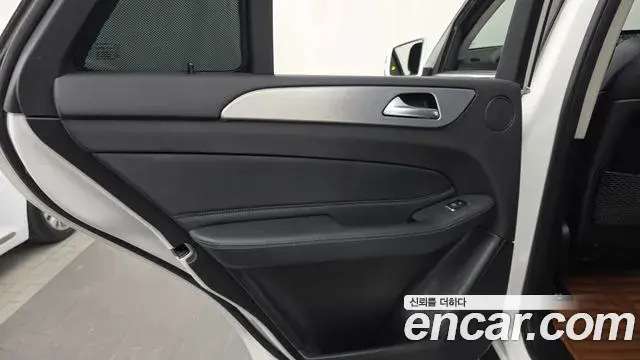 Mercedes-Benz GLE-Class 2018 — Photo 8/32