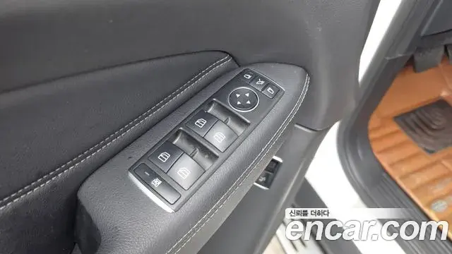 Mercedes-Benz GLE-Class 2018 — Photo 19/32