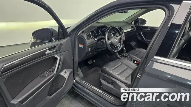 Volkswagen Tiguan 2019 — Фото 11/20