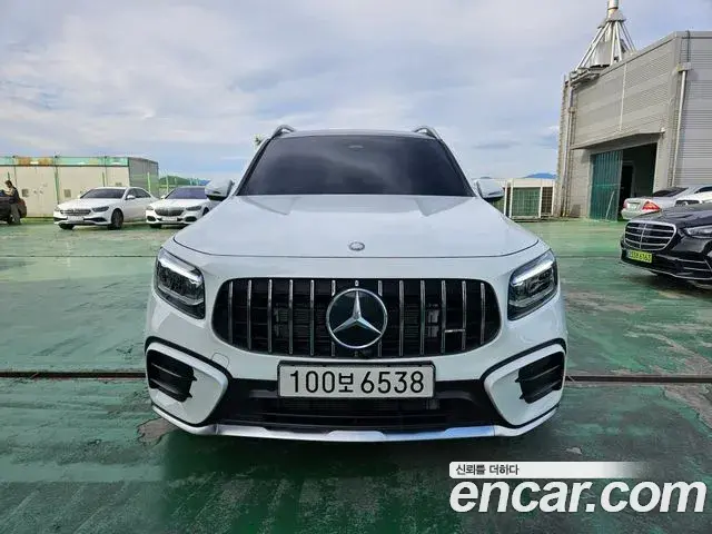 Mercedes-Benz GLB-Class 2026 — Фото 1/12