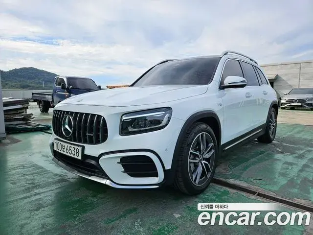 Mercedes-Benz GLB-Class 2026 — Фото 2/12